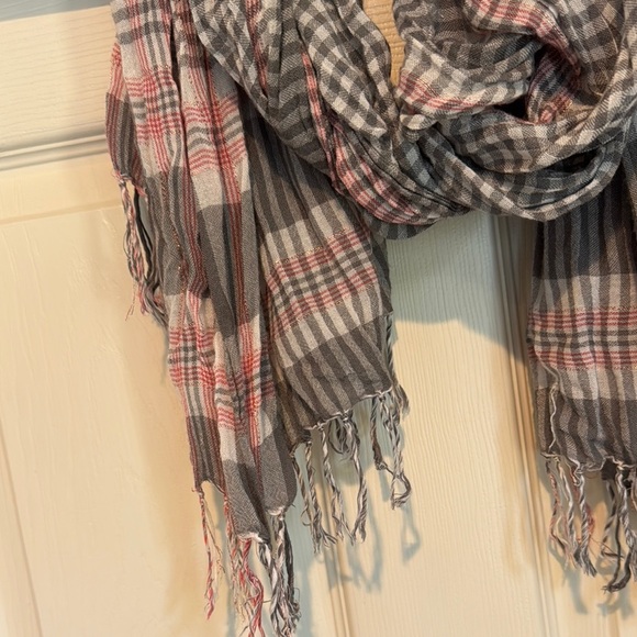 American Eagle Gray and Pink Checkered Scarf - Picture 2 of 5
